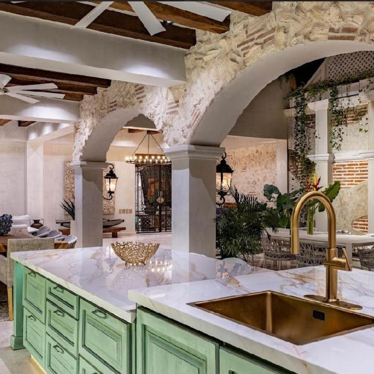 IsaLuna Luxury House - Six-Bedroom House - 5