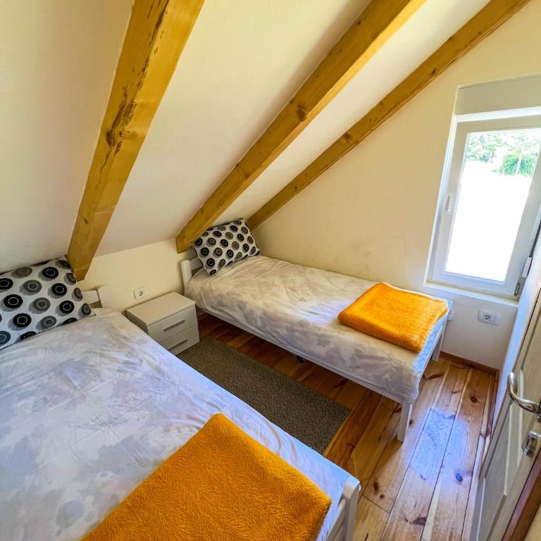 Mountain Majesty - Two-Bedroom House - 14