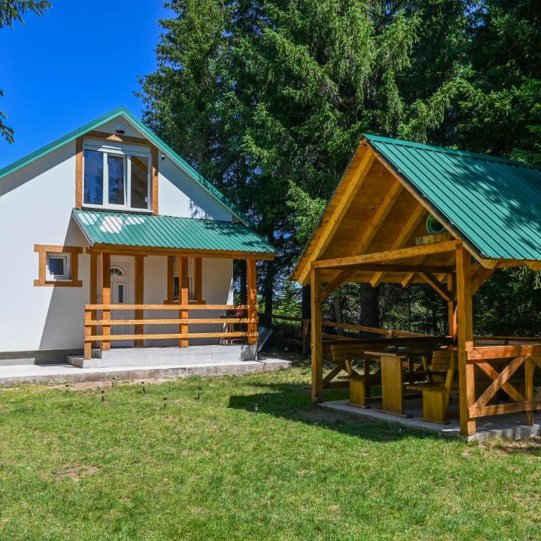 Mountain Majesty - Two-Bedroom House - 2