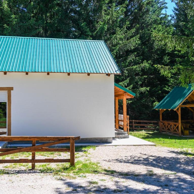 Mountain Majesty - Two-Bedroom House - 5