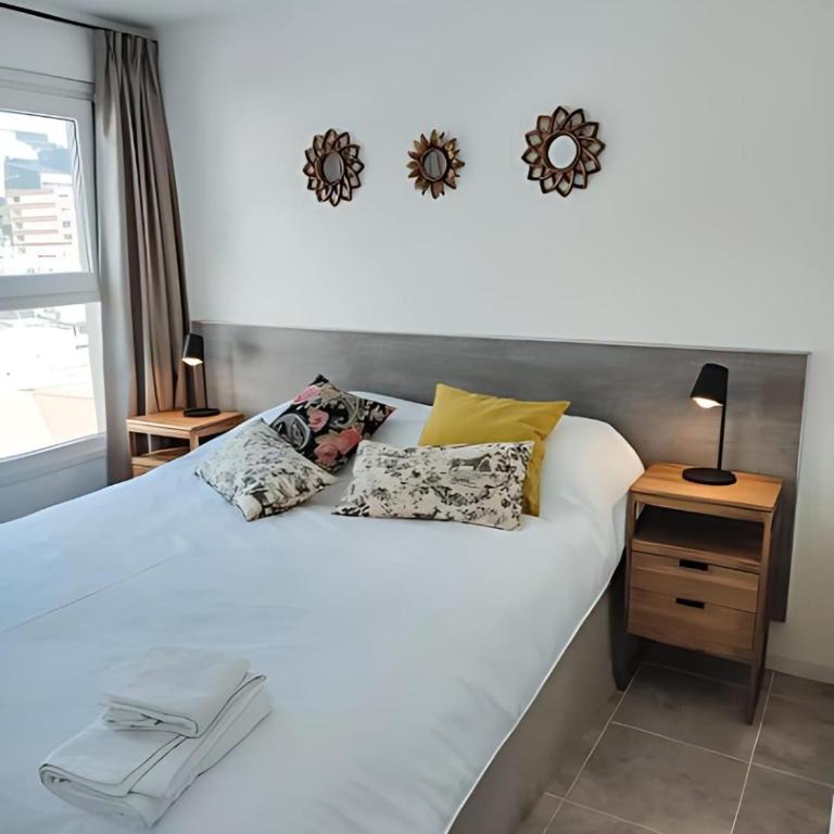 Departamento de 3 Ambientes 2 Dormitorios Dos Camas Dobles con Desayunador Balcon y Cochera Cubierta - Apartamento de 2 dormitorios - 7