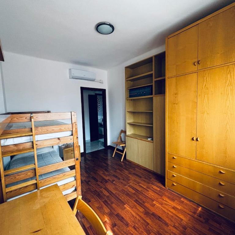 Bright three-room apartment 250m from the subway - Appartamento con 2 Camere da Letto e Vista Giardino - 20