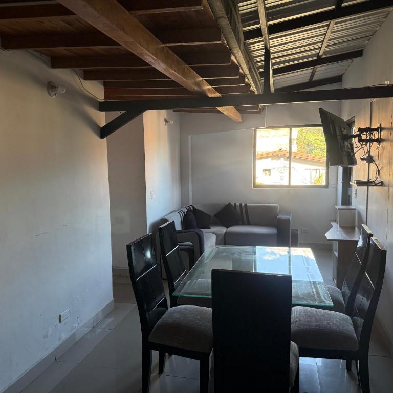 Apartamento cómodo con excelente ubicación - Three-Bedroom Apartment - 6