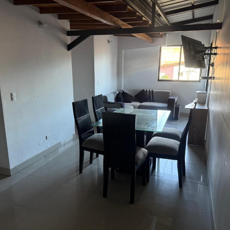 Apartamento cómodo con excelente ubicación - Three-Bedroom Apartment - 15