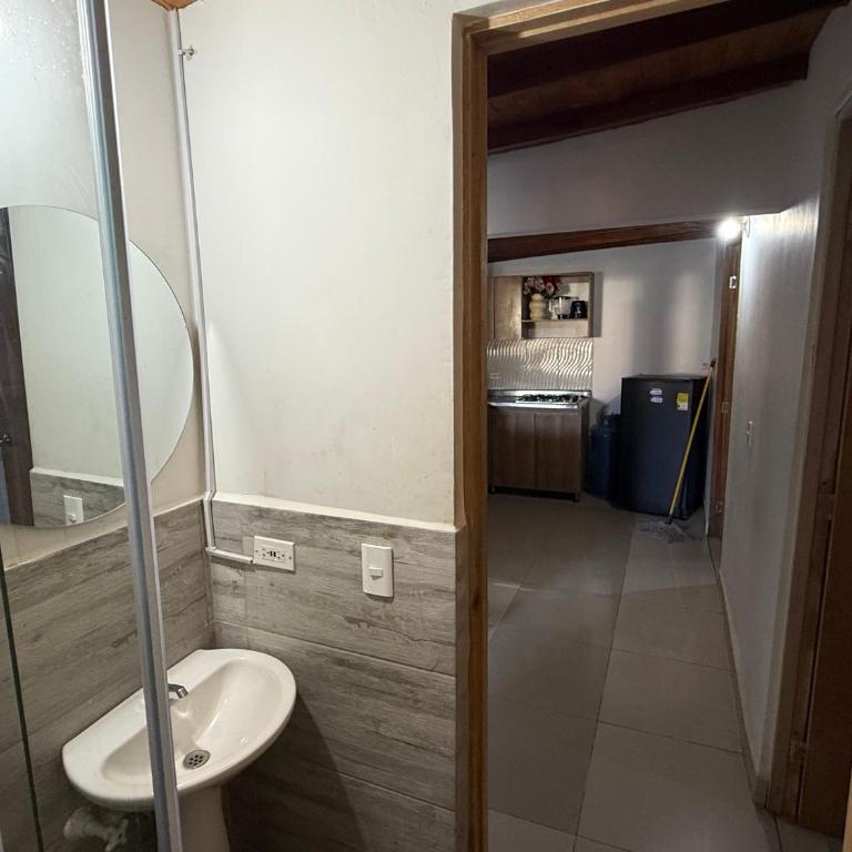 Apartamento cómodo con excelente ubicación - Three-Bedroom Apartment - 17