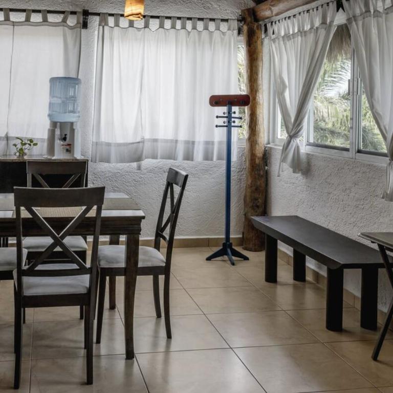 Cozy studios, walking distance to the beach - Studio Apartment with Queen Bed - 6