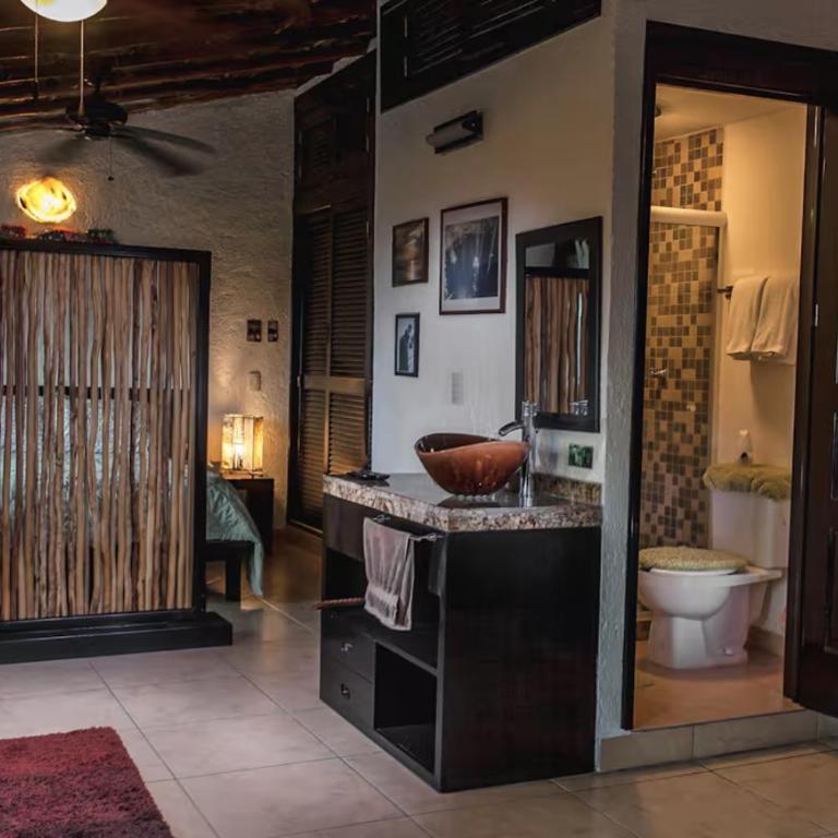 Cozy studios, walking distance to the beach - Studio Apartment with Queen Bed - 7