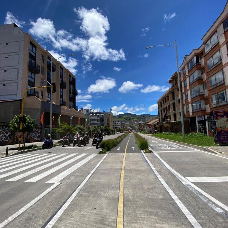 hermoso apto con balcon en Unicentro wifi cocina parqueadero - Three-Bedroom Apartment - 18