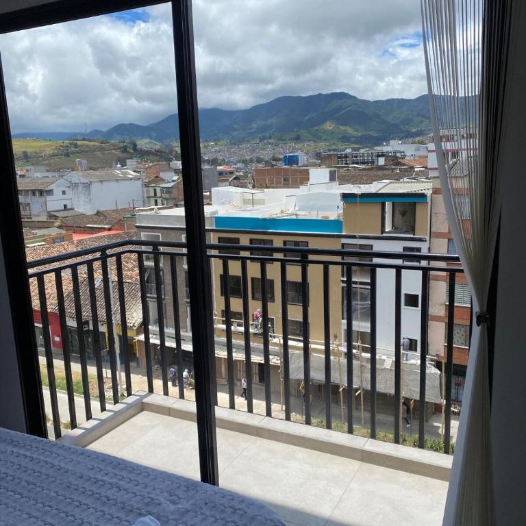 hermoso apto con balcon en Unicentro wifi cocina parqueadero - Three-Bedroom Apartment - 67