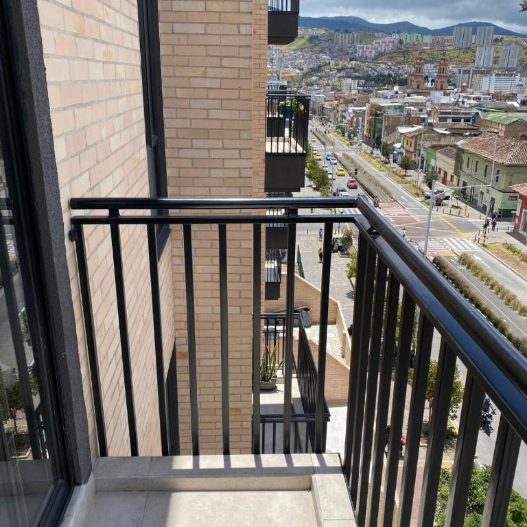 hermoso apto con balcon en Unicentro wifi cocina parqueadero - Three-Bedroom Apartment - 69