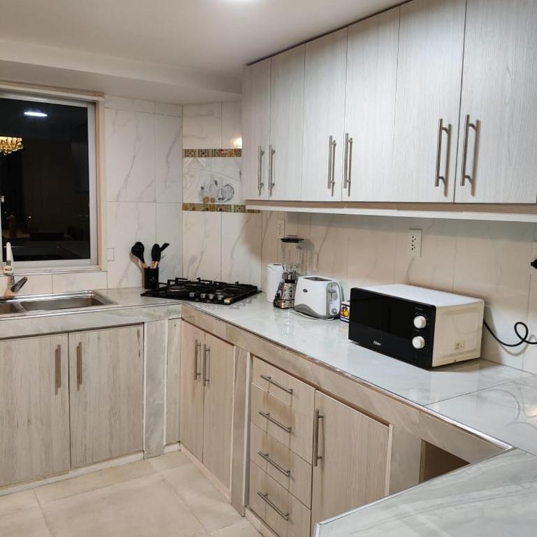 Central Piso7 Familiar EmbajadaUSA - Apartment - 11