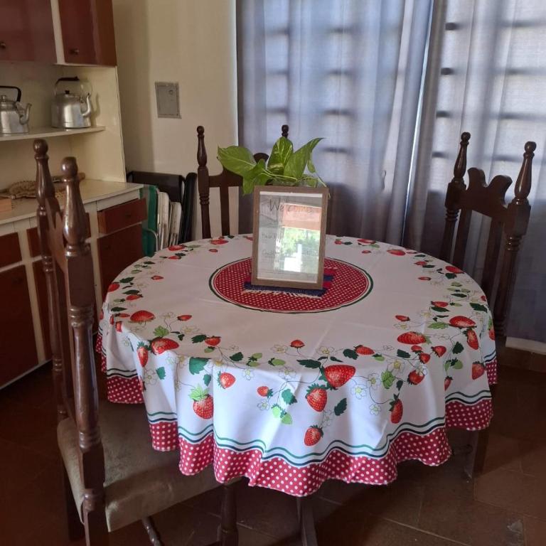 Casa familiar estilo colonial a metros del lago - Two-Bedroom House - 18