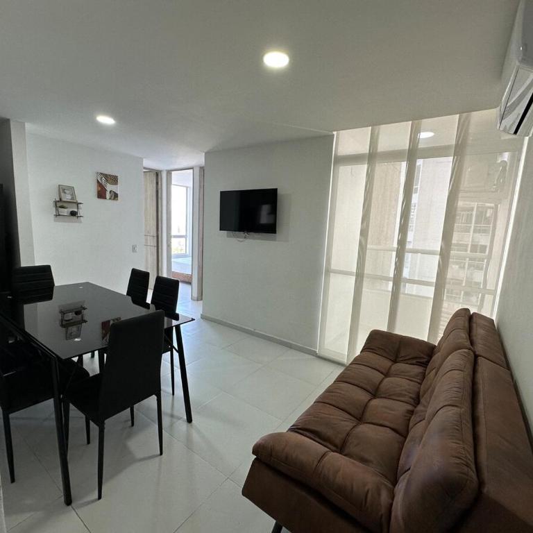 500 meters from the beach and close to everything! - Apartamento de 3 dormitorios - 8