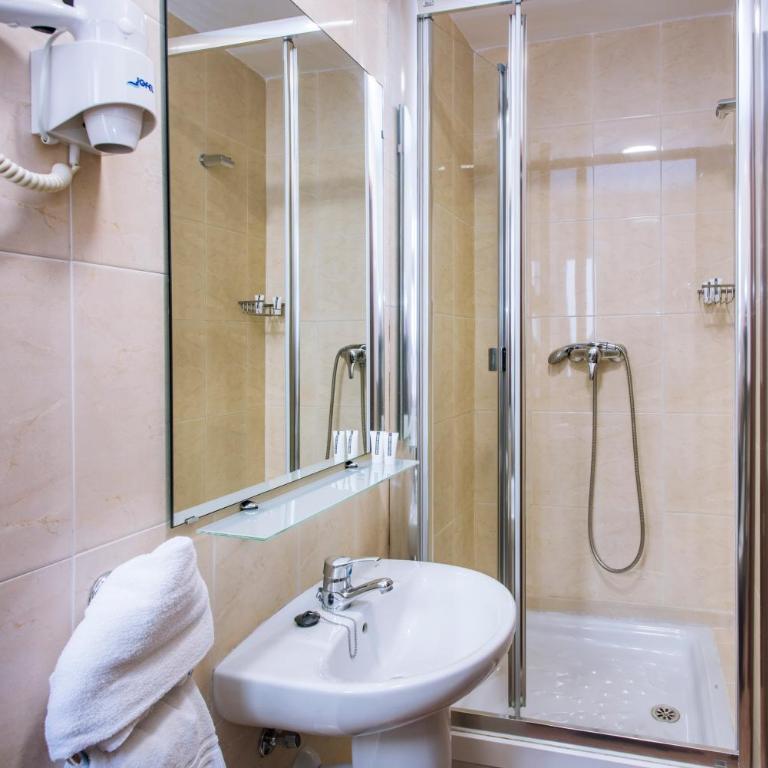 Hotel Catalunya Express - Habitación Doble - 1 o 2 camas - 6