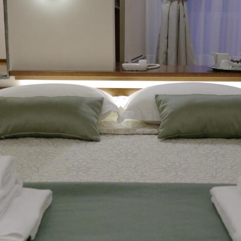 Hotel Renaissance - Standard Triple Room - 2