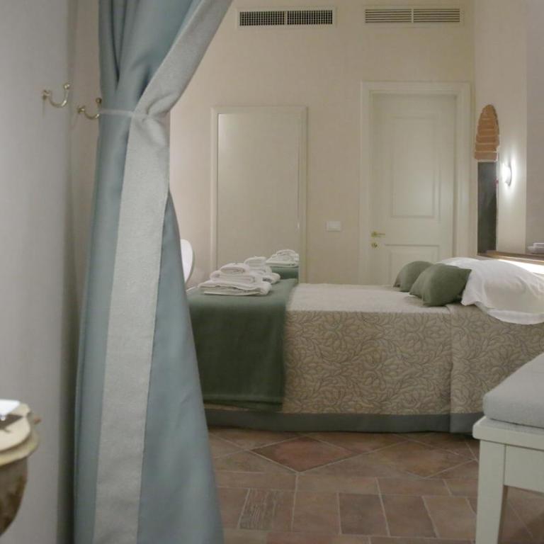 Hotel Renaissance - Standard Triple Room - 5