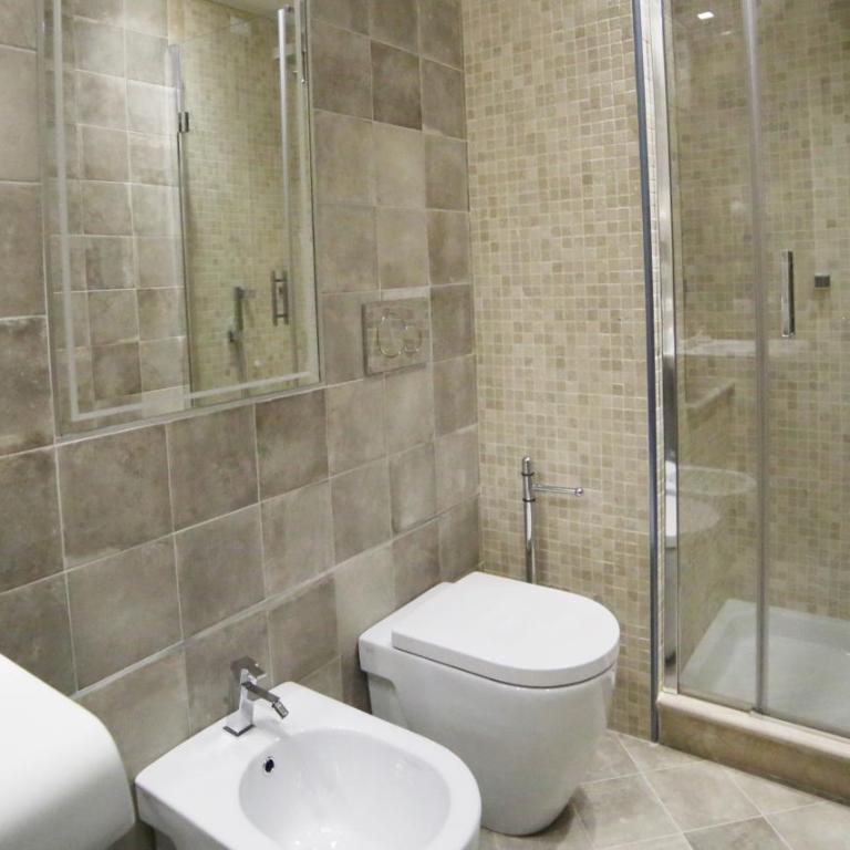 Hotel Renaissance - Standard Double or Twin Room - 4