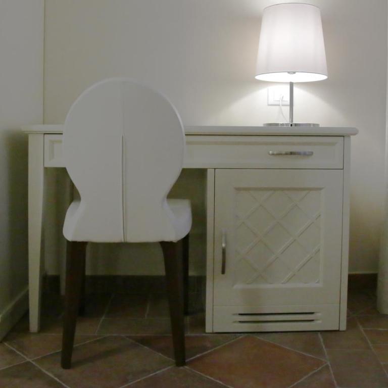Hotel Renaissance - Standard Double or Twin Room - 2
