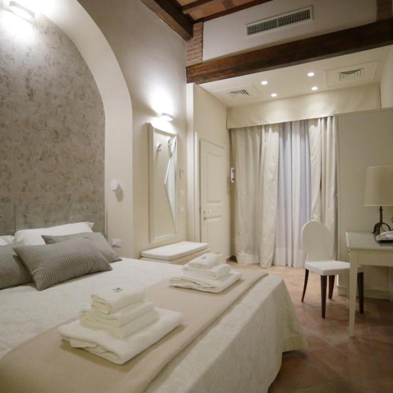 Hotel Renaissance - Superior Double Room with Turkish Bath - 2
