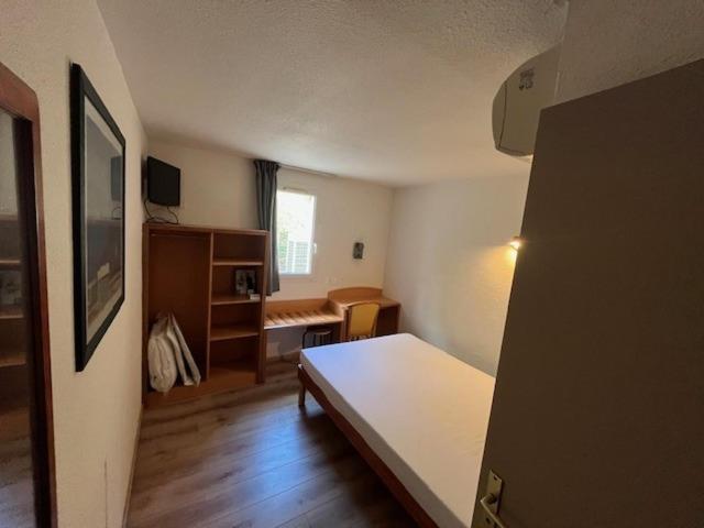 Brit Hotel Essentiel Millau - Petite Chambre Double - 4