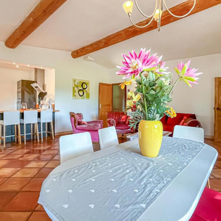 Lovely Home In Uzès With Outdoor Swimming Pool - Maison de Vacances 3 Chambres - 2