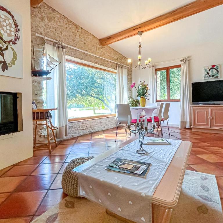 Lovely Home In Uzès With Outdoor Swimming Pool - Maison de Vacances 3 Chambres - 6