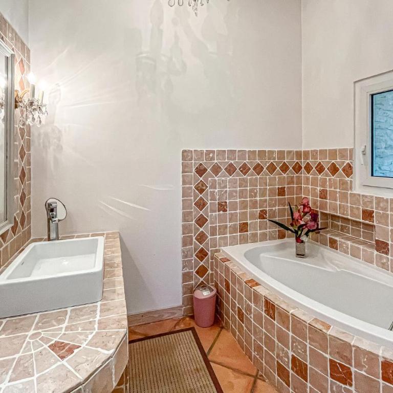 Lovely Home In Uzès With Outdoor Swimming Pool - Maison de Vacances 3 Chambres - 19