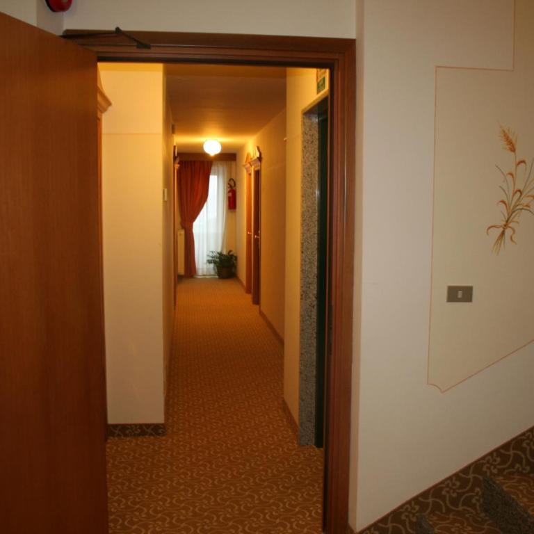 Hotel Collini - Habitación Cuádruple Económica - 3