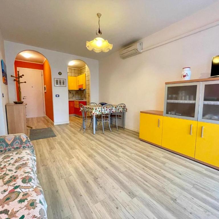 Colourful flat with a balcony - Appartamento - 6
