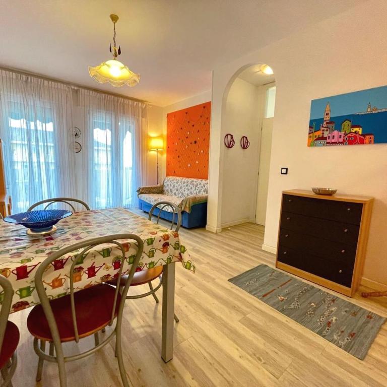 Colourful flat with a balcony - Appartamento - 4