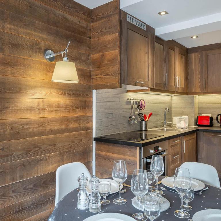Appartement rénové 4 pers à 100m des pistes avec balcon et parking - Appartamento con 1 Camera da Letto - 2