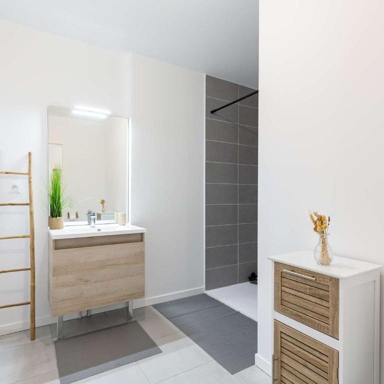Appartement T2 avec terrasse, climatisation et parking – Saint-Lary - FR-1-296-524 - Apartment - 6