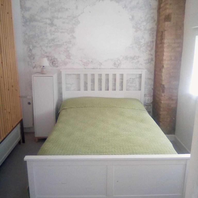 Piso en el Carmen cerca del Mercado Central - One-Bedroom Apartment with Balcony - 1