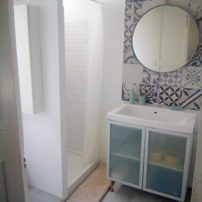 Piso en el Carmen cerca del Mercado Central - One-Bedroom Apartment with Balcony - 2