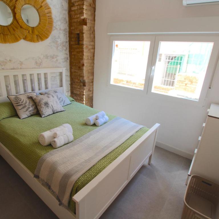 Piso en el Carmen cerca del Mercado Central - One-Bedroom Apartment with Balcony - 7