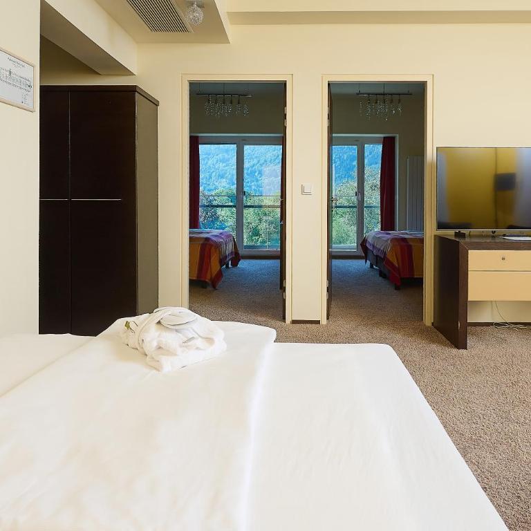 Parkhotel Pörtschach - Das Hotelresort mit Insellage am Wörthersee - Familiensuite mit Balkon - 5