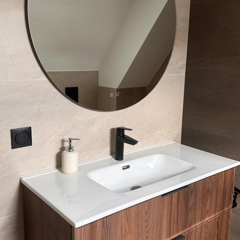 Superbe Duplex proche Centre ville Parking gratuit - Appartement 2 Chambres - 1