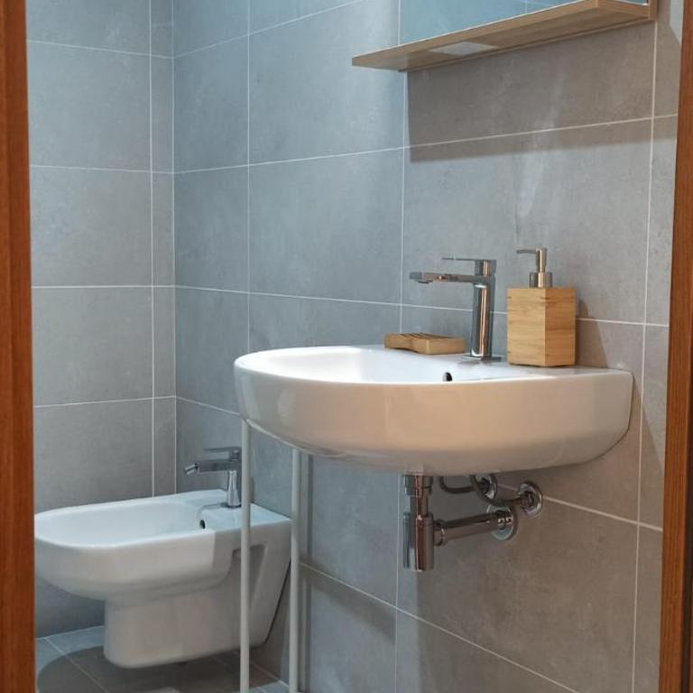Un Letto a Casteddu - Double Room with Private Bathroom - 9