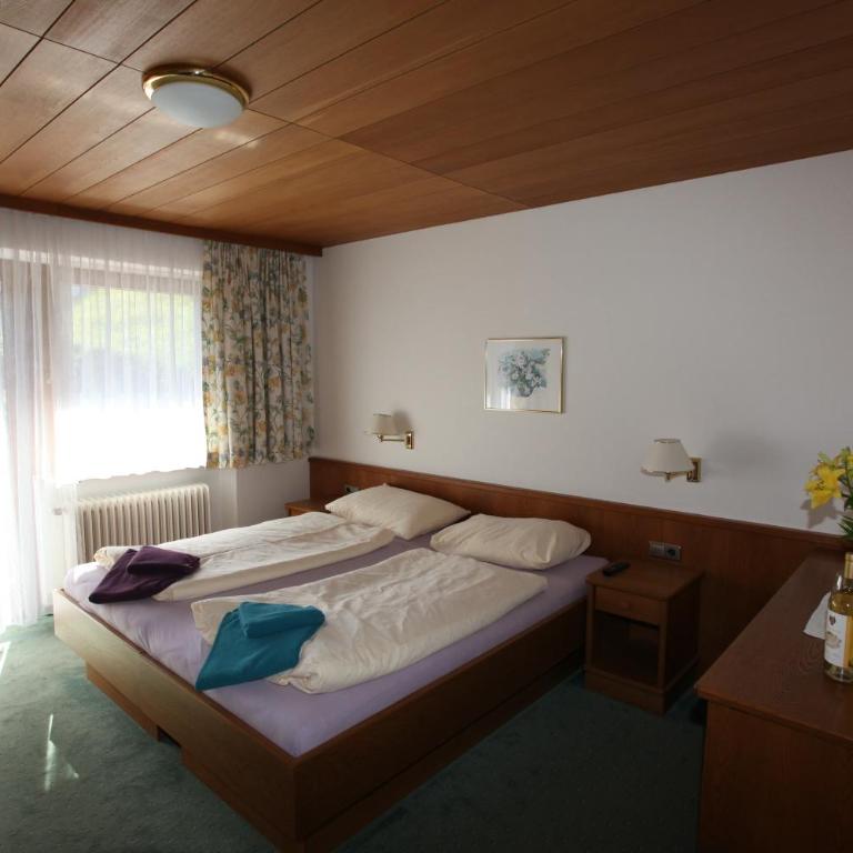 Frühstückspension Christina - Doppelzimmer mit Balkon - 6