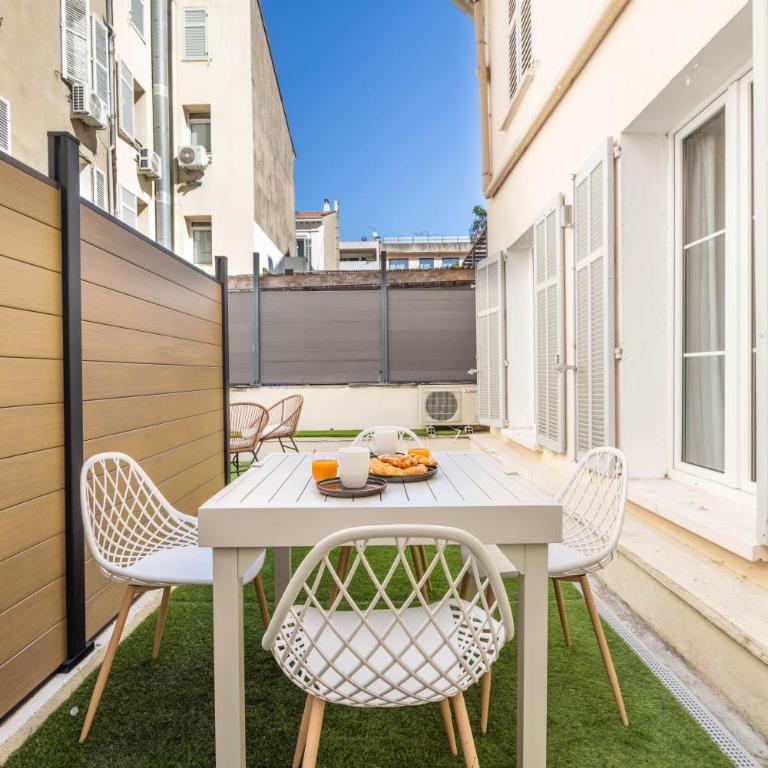 LB Vacation Rentals I Renovated Apt Minutes from Beach - Palais - 30m2 Terrace - Apartamento de 1 dormitorio - 28