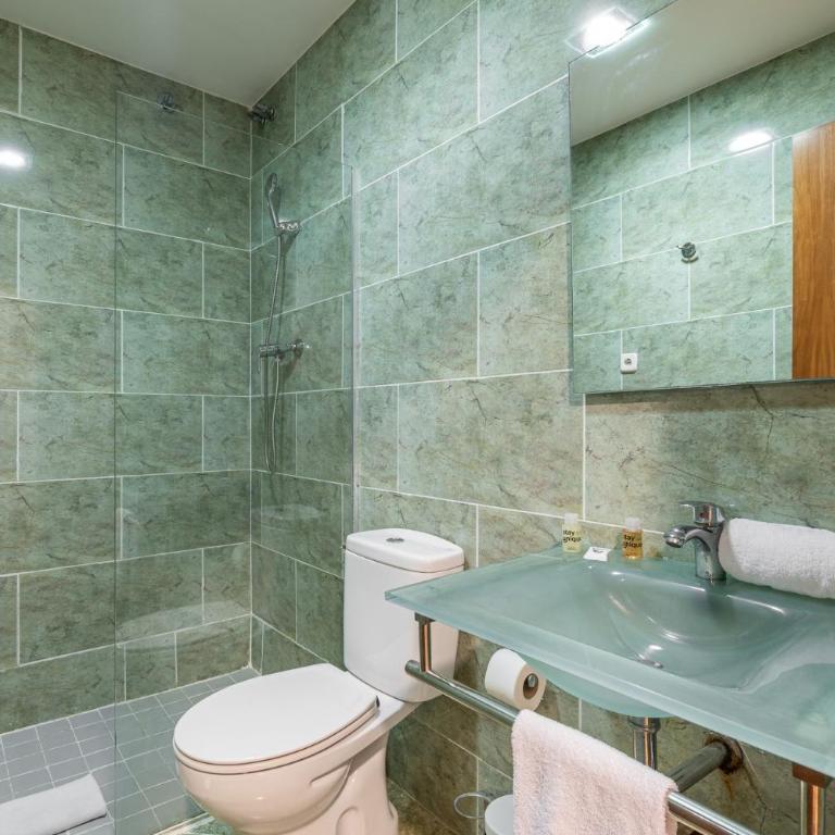 Stay U-nique Apartments Passatge de Font - Three-Bedroom Apartment - 11
