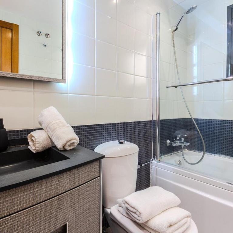 Urbanization with a pool near the airport - Apartamento de 3 dormitorios - 48