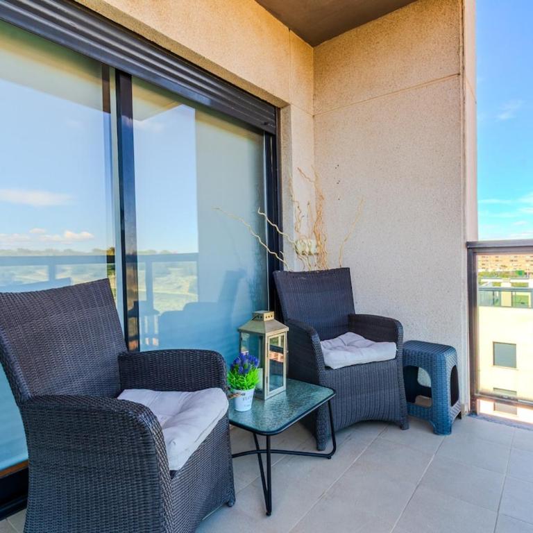 Urbanization with a pool near the airport - Apartamento de 3 dormitorios - 58