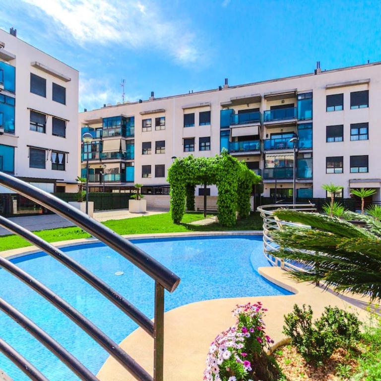 Urbanization with a pool near the airport - Apartamento de 3 dormitorios - 59