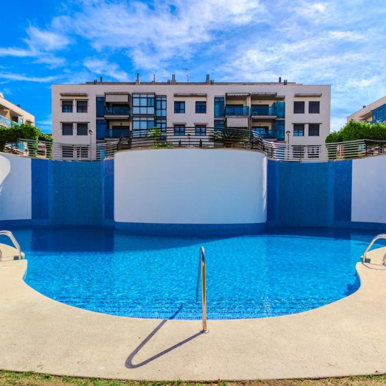 Urbanization with a pool near the airport - Apartamento de 3 dormitorios - 61