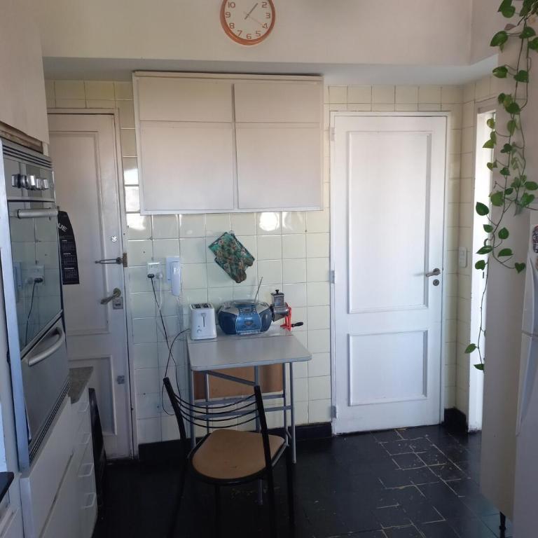 Bedroom and private bathroom in a spacious apartment - Apartamento de 3 dormitorios - 19