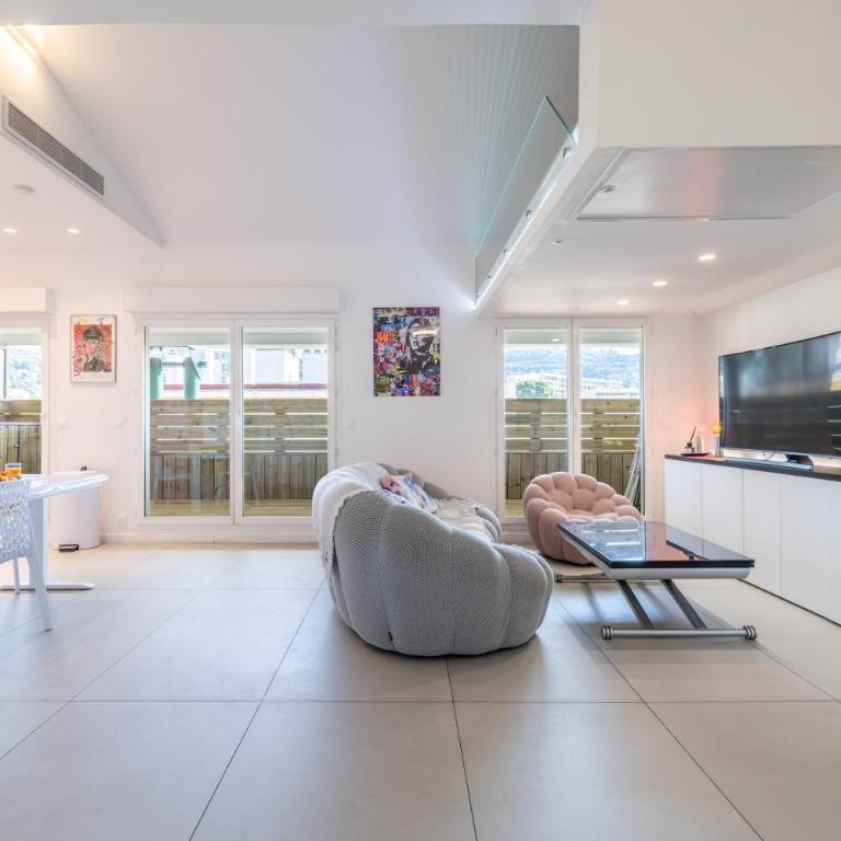 LB Vacation Rentals I Elegant Apartment with Terrace & Mezzanine in the heart of Cannes - Appartement 3 Chambres - 1