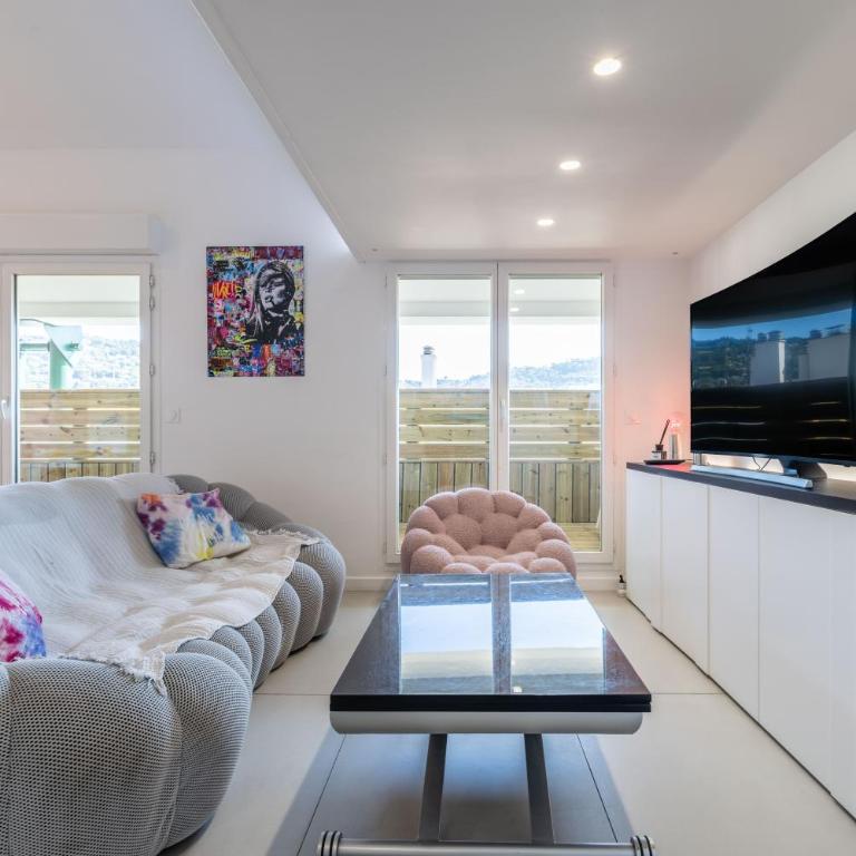 LB Vacation Rentals I Elegant Apartment with Terrace & Mezzanine in the heart of Cannes - Appartement 3 Chambres - 6