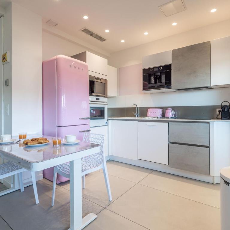 LB Vacation Rentals I Elegant Apartment with Terrace & Mezzanine in the heart of Cannes - Appartement 3 Chambres - 11