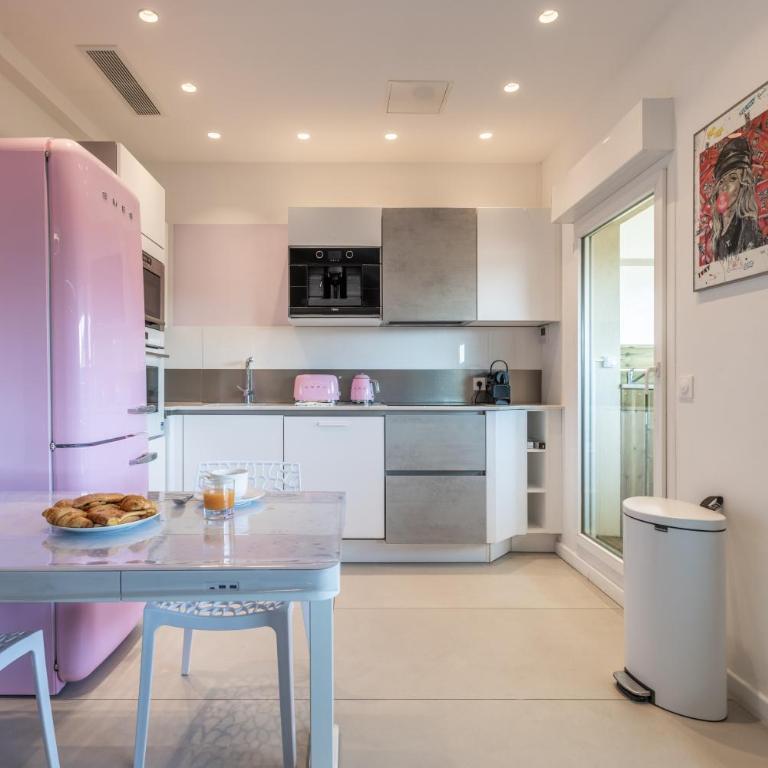 LB Vacation Rentals I Elegant Apartment with Terrace & Mezzanine in the heart of Cannes - Appartement 3 Chambres - 2